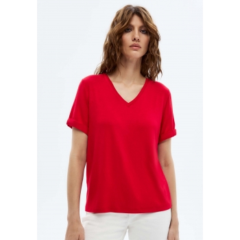 Женская футболка цвет красный