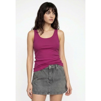 Tank top with builtin bra berry