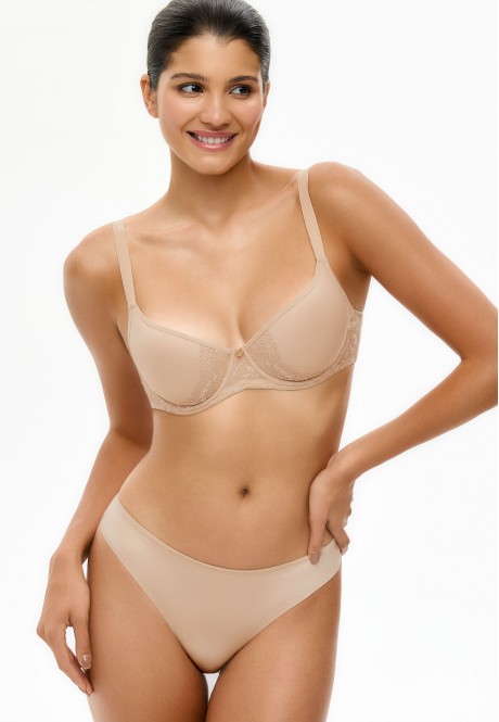 PB241 Трусы танга бесшовные "Эссеншиал" с кружевом, цвет бежевый, размер S