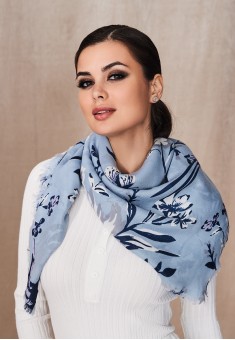  Womens Wrap light blue with floral print