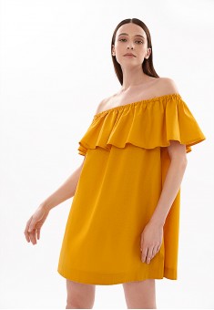 Платье с открытыми плечами цвет шафран