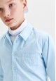 camisa de manga larga para niño color azul claro