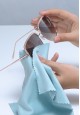 Glass cleaning tissue