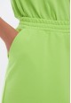 Falda con bolsillos color verde claro