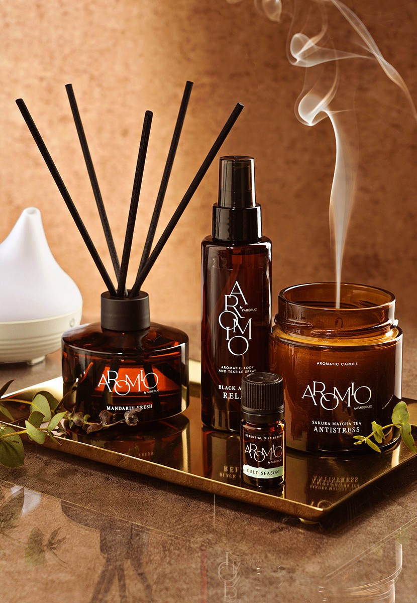 Жігітке белдік байлаған қыз сиқырлайды