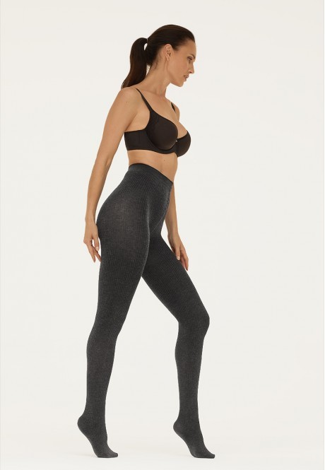 Ақ фоны бар порнофотосуреттер Кәрі ененің түкті мысығымен секс